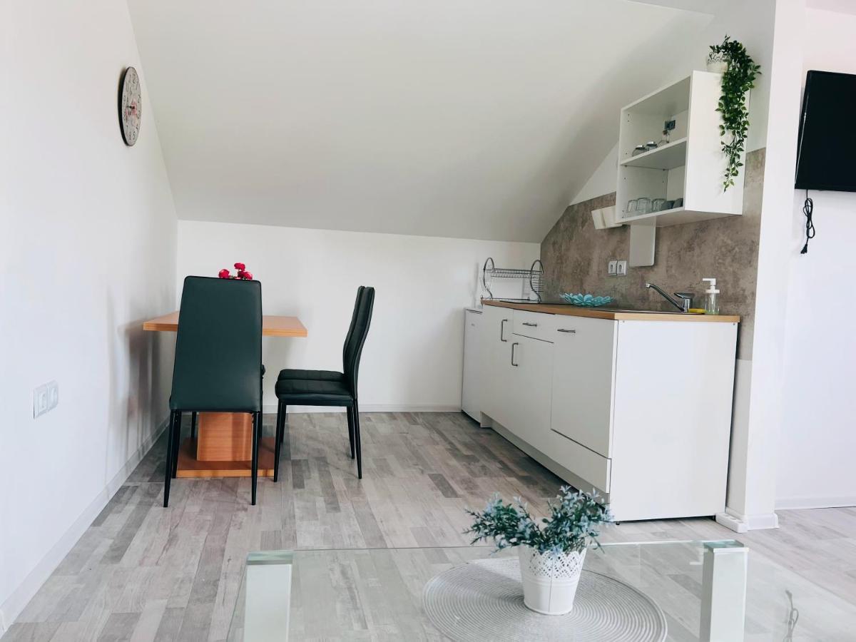 Apartman Castle Tusilovic Eksteriør billede