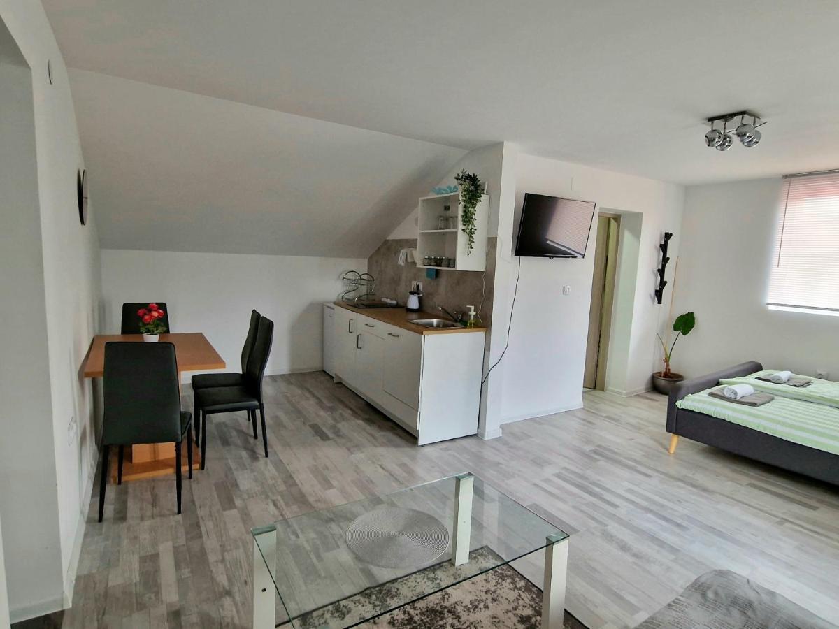Apartman Castle Tusilovic Eksteriør billede